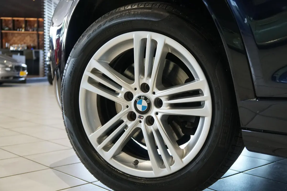sDrive20i Centennial High Executive M SPORT * facelift* + 2400KG TREKGEWICHT / CAMERA