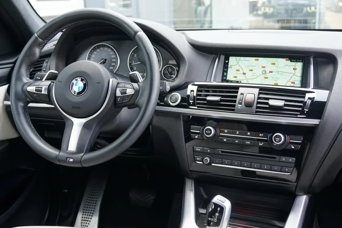 sDrive20i Centennial High Executive M SPORT * facelift* + 2400KG TREKGEWICHT / CAMERA