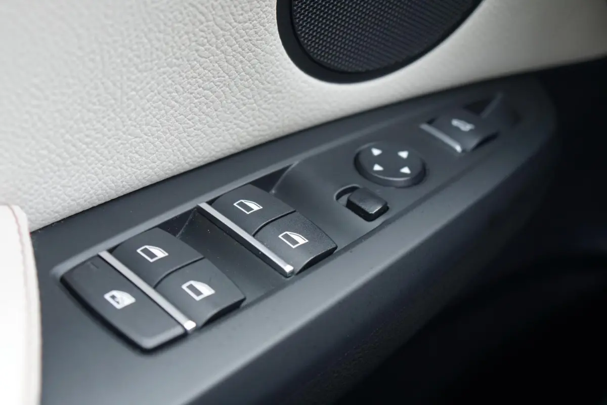 sDrive20i Centennial High Executive M SPORT * facelift* + 2400KG TREKGEWICHT / CAMERA