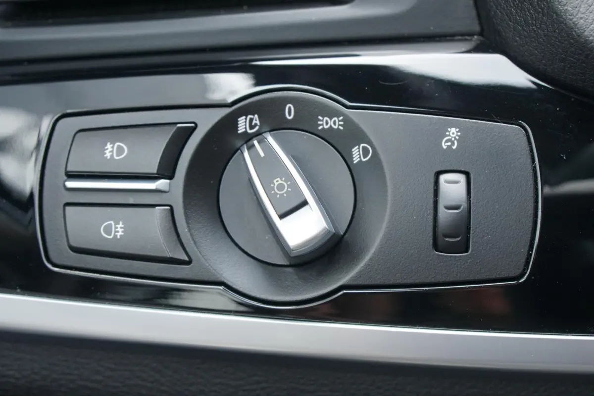 sDrive20i Centennial High Executive M SPORT * facelift* + 2400KG TREKGEWICHT / CAMERA