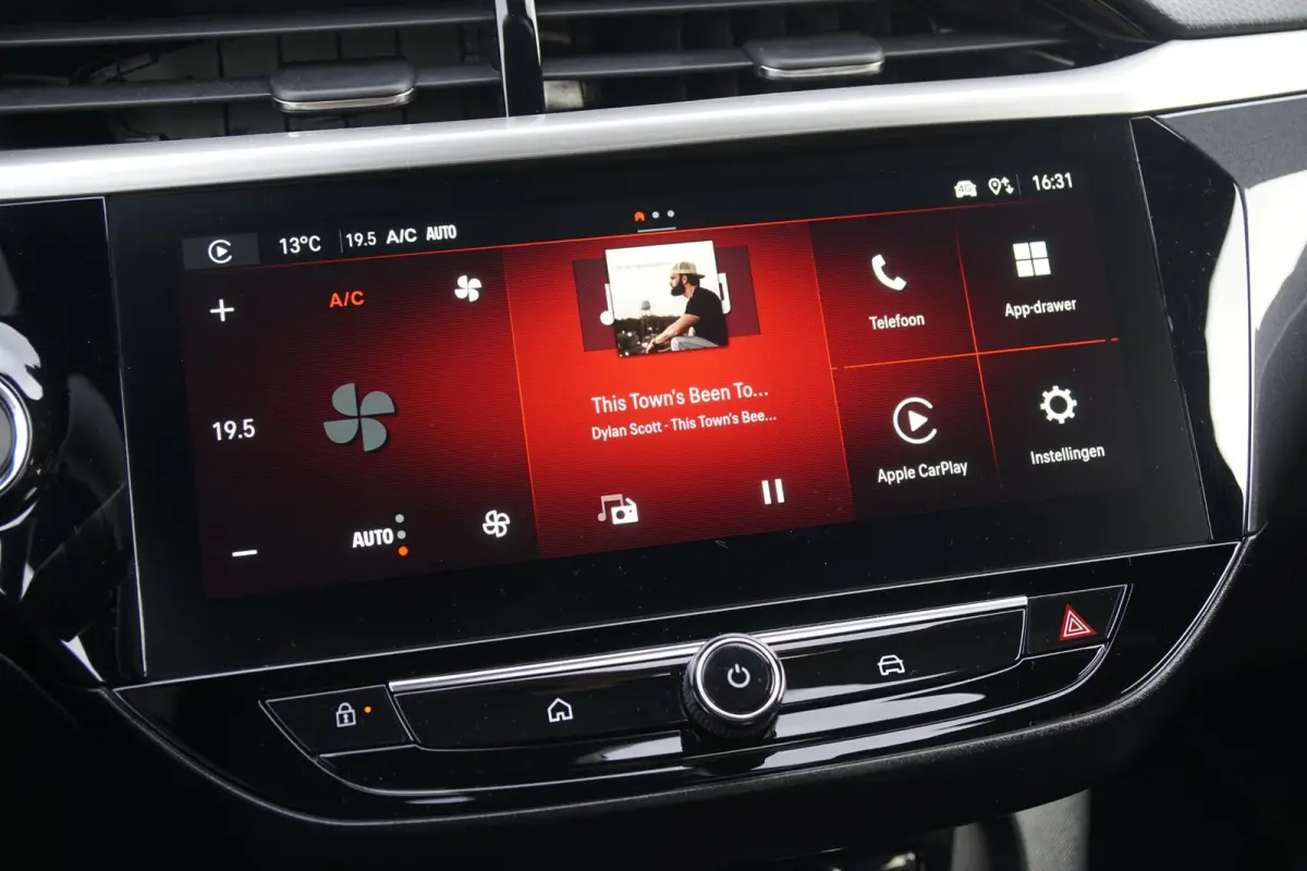 1.2 GS + KEYLESS / CAMERA / DODEHOEKDETECTIE / APPLE CARPLAY