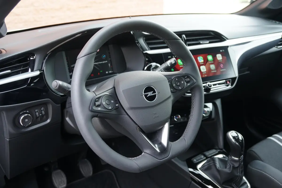 1.2 GS + KEYLESS / CAMERA / DODEHOEKDETECTIE / APPLE CARPLAY