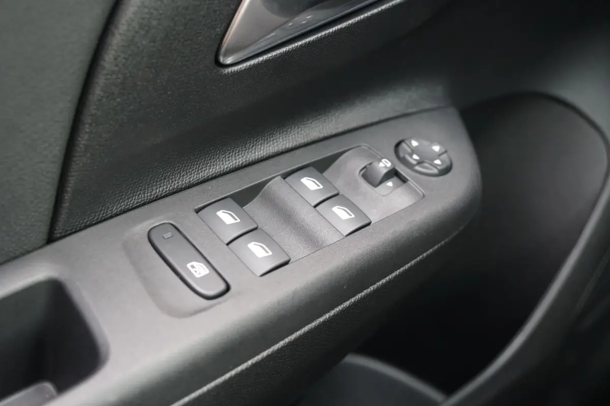 1.2 GS + KEYLESS / CAMERA / DODEHOEKDETECTIE / APPLE CARPLAY