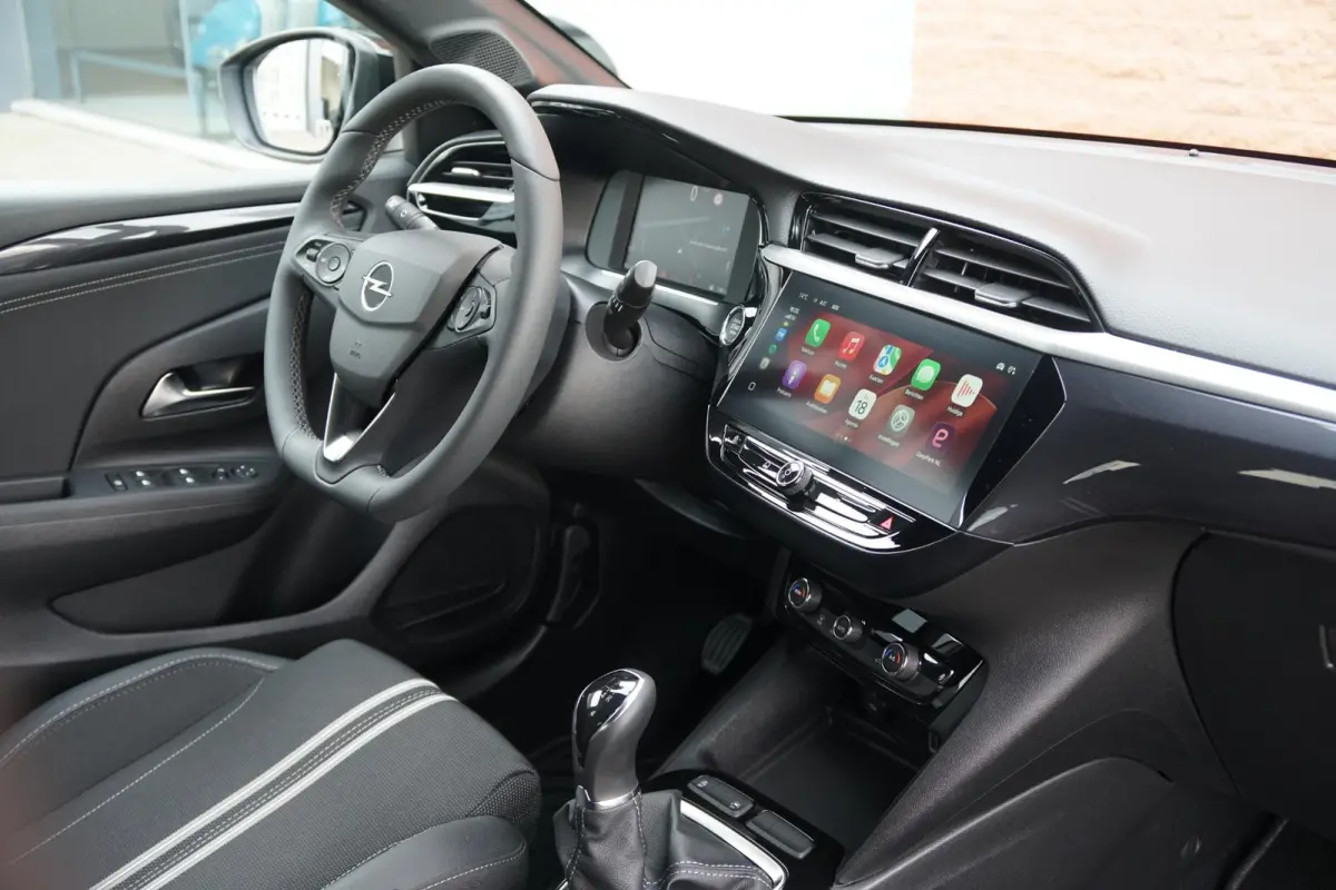 1.2 GS + KEYLESS / CAMERA / DODEHOEKDETECTIE / APPLE CARPLAY