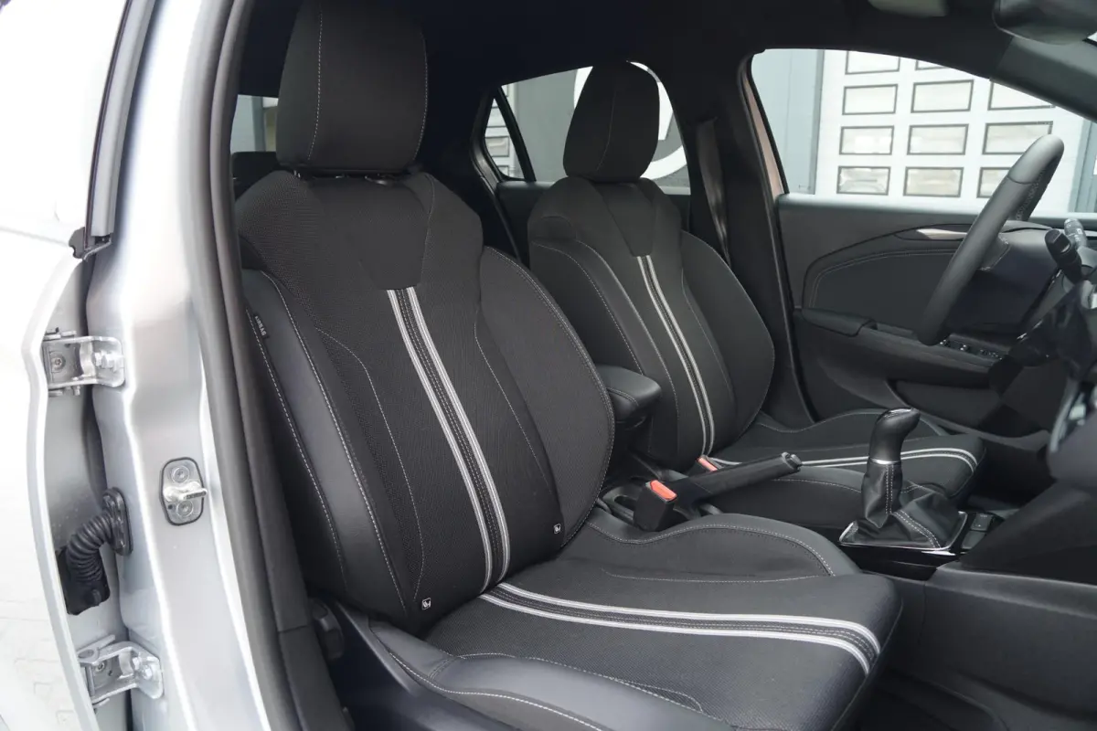 1.2 GS + KEYLESS / CAMERA / DODEHOEKDETECTIE / APPLE CARPLAY