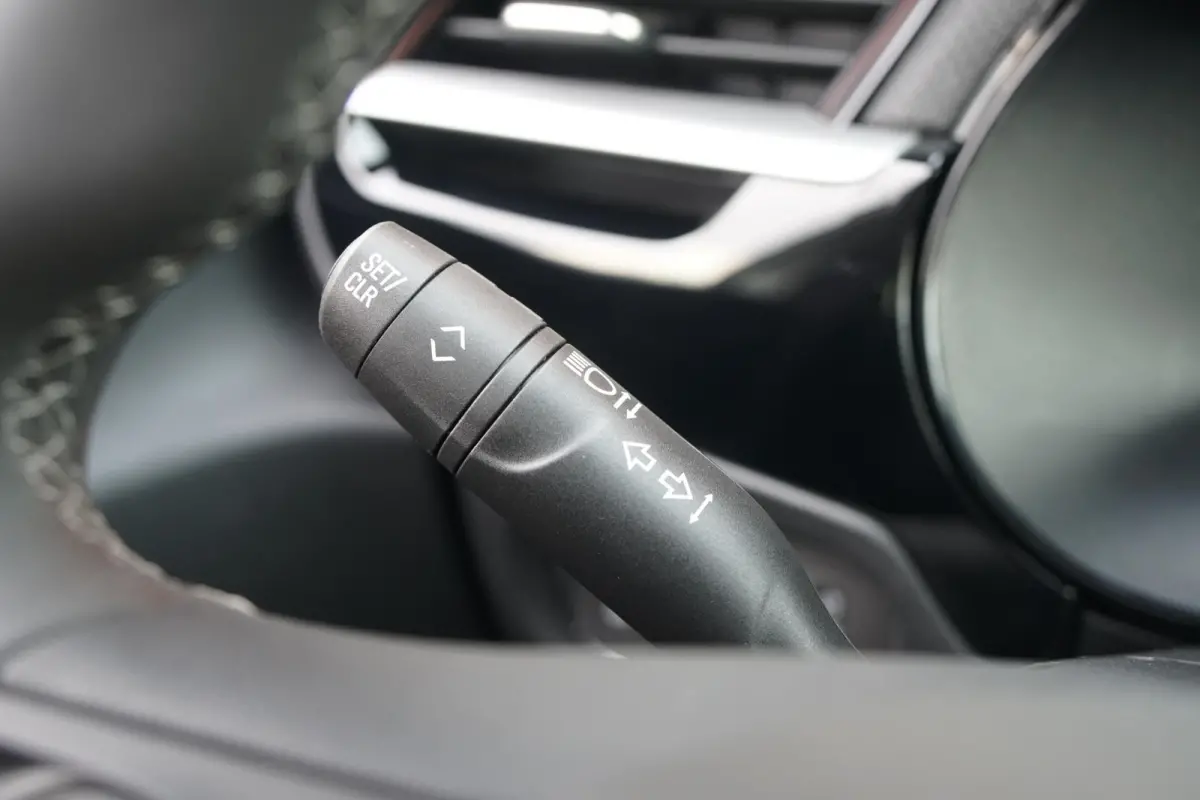 1.2 GS + KEYLESS / CAMERA / DODEHOEKDETECTIE / APPLE CARPLAY