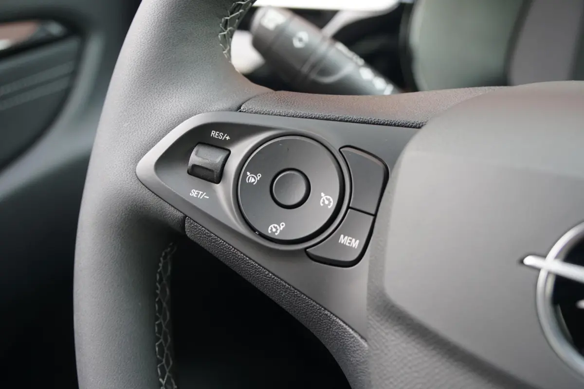 1.2 GS + KEYLESS / CAMERA / DODEHOEKDETECTIE / APPLE CARPLAY