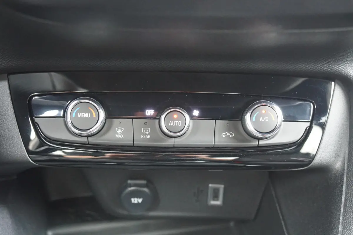 1.2 GS + KEYLESS / CAMERA / DODEHOEKDETECTIE / APPLE CARPLAY