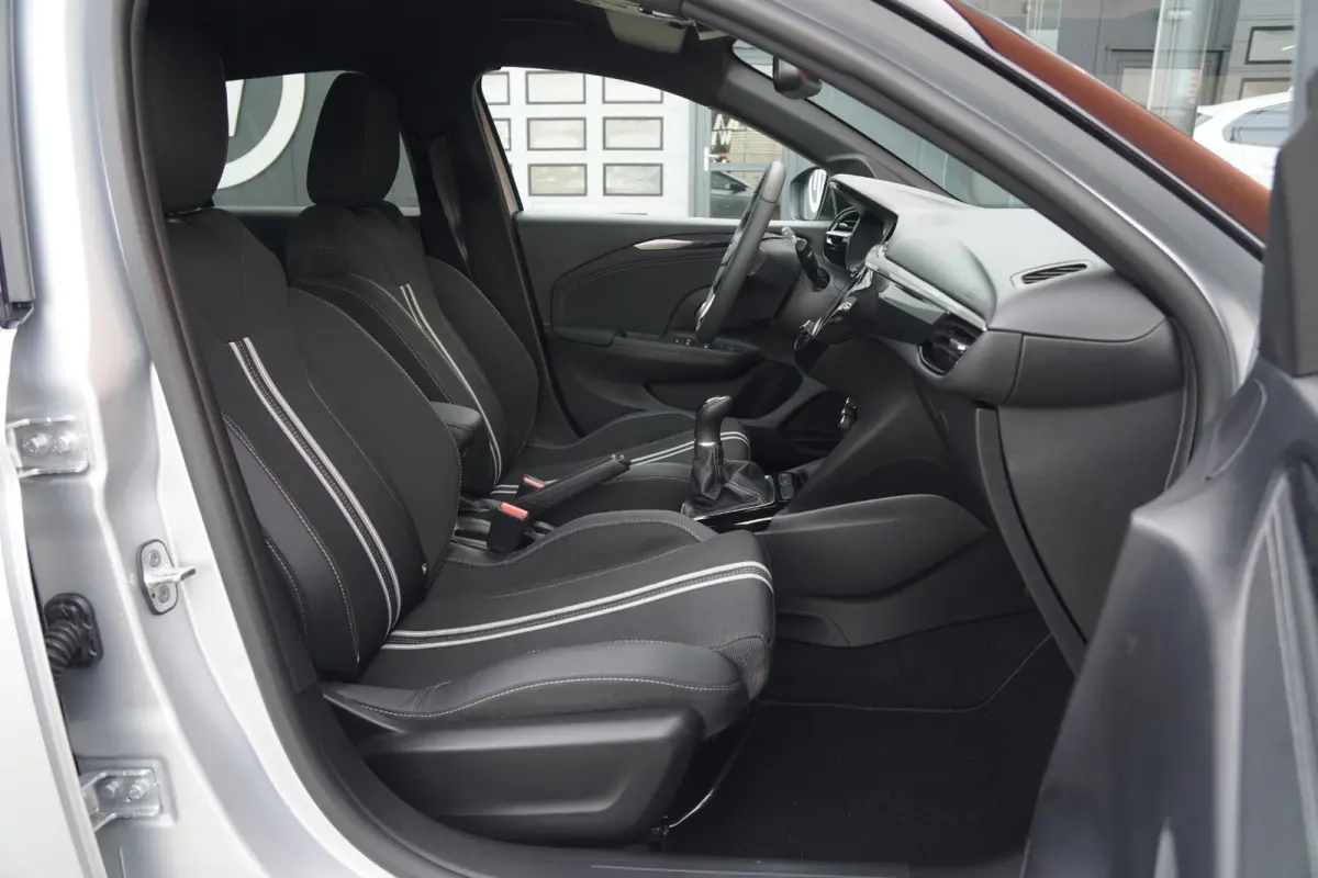 1.2 GS + KEYLESS / CAMERA / DODEHOEKDETECTIE / APPLE CARPLAY