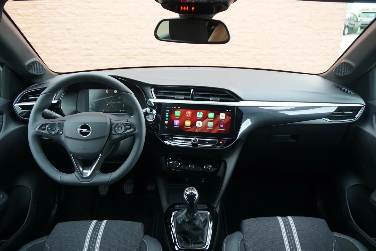 1.2 GS + KEYLESS / CAMERA / DODEHOEKDETECTIE / APPLE CARPLAY