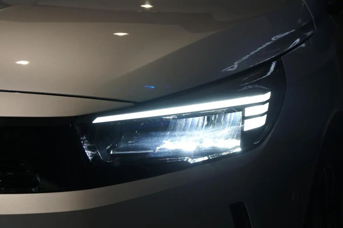 1.2 GS + KEYLESS / CAMERA / DODEHOEKDETECTIE / APPLE CARPLAY