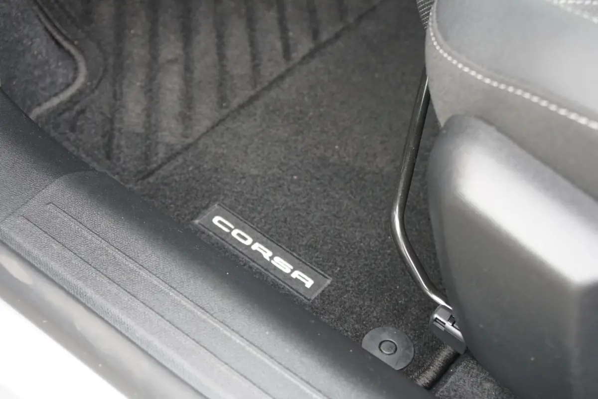 1.2 GS + KEYLESS / CAMERA / DODEHOEKDETECTIE / APPLE CARPLAY