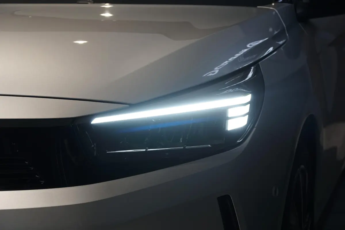 1.2 GS + KEYLESS / CAMERA / DODEHOEKDETECTIE / APPLE CARPLAY