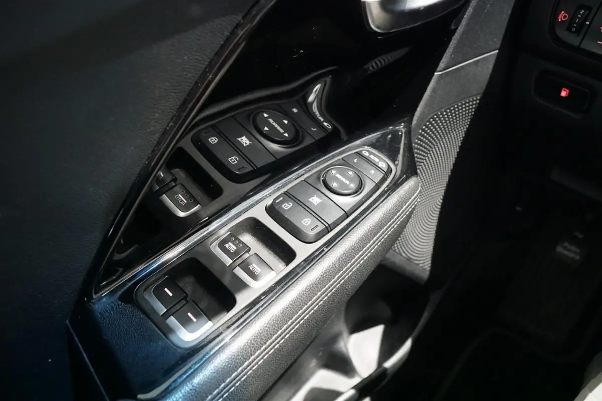 1.6 GDi Hybrid First Edition + TREKHAAK / CAMERA / CARPLAY / NAVIGATIE