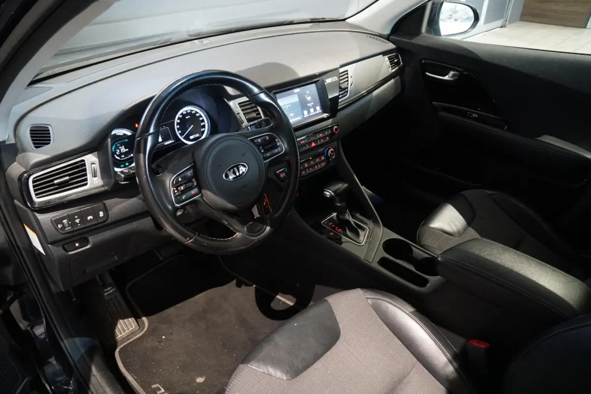 1.6 GDi Hybrid First Edition + TREKHAAK / CAMERA / CARPLAY / NAVIGATIE