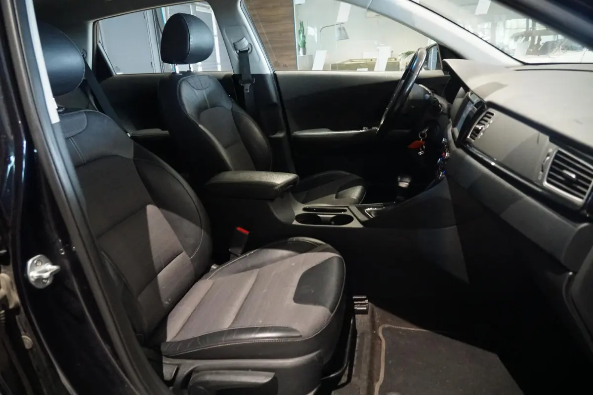 1.6 GDi Hybrid First Edition + TREKHAAK / CAMERA / CARPLAY / NAVIGATIE