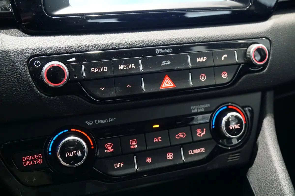 1.6 GDi Hybrid First Edition + TREKHAAK / CAMERA / CARPLAY / NAVIGATIE
