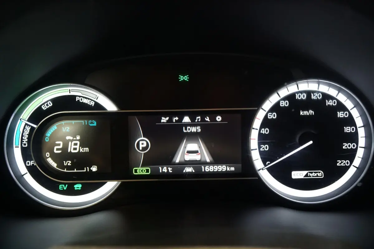 1.6 GDi Hybrid First Edition + TREKHAAK / CAMERA / CARPLAY / NAVIGATIE