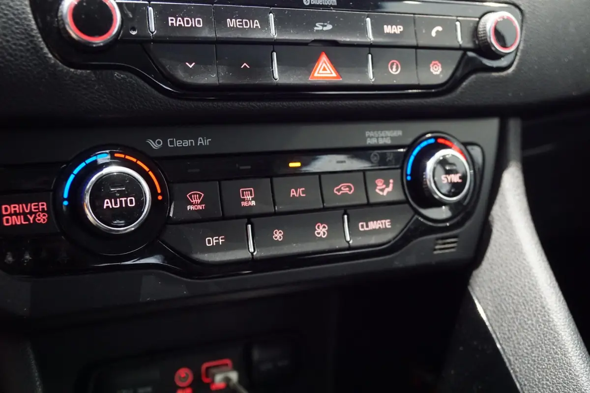 1.6 GDi Hybrid First Edition + TREKHAAK / CAMERA / CARPLAY / NAVIGATIE
