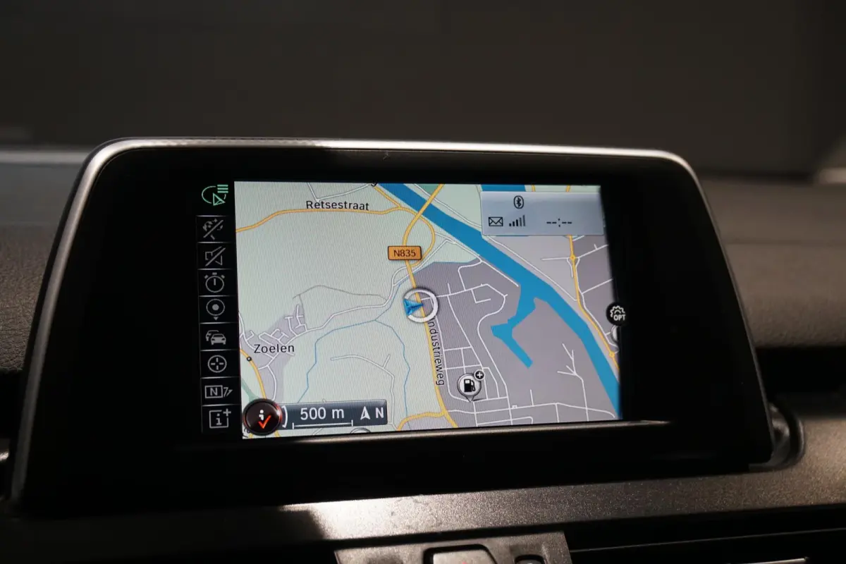 216i + STOELVERWARMING / NAVIGATIE
