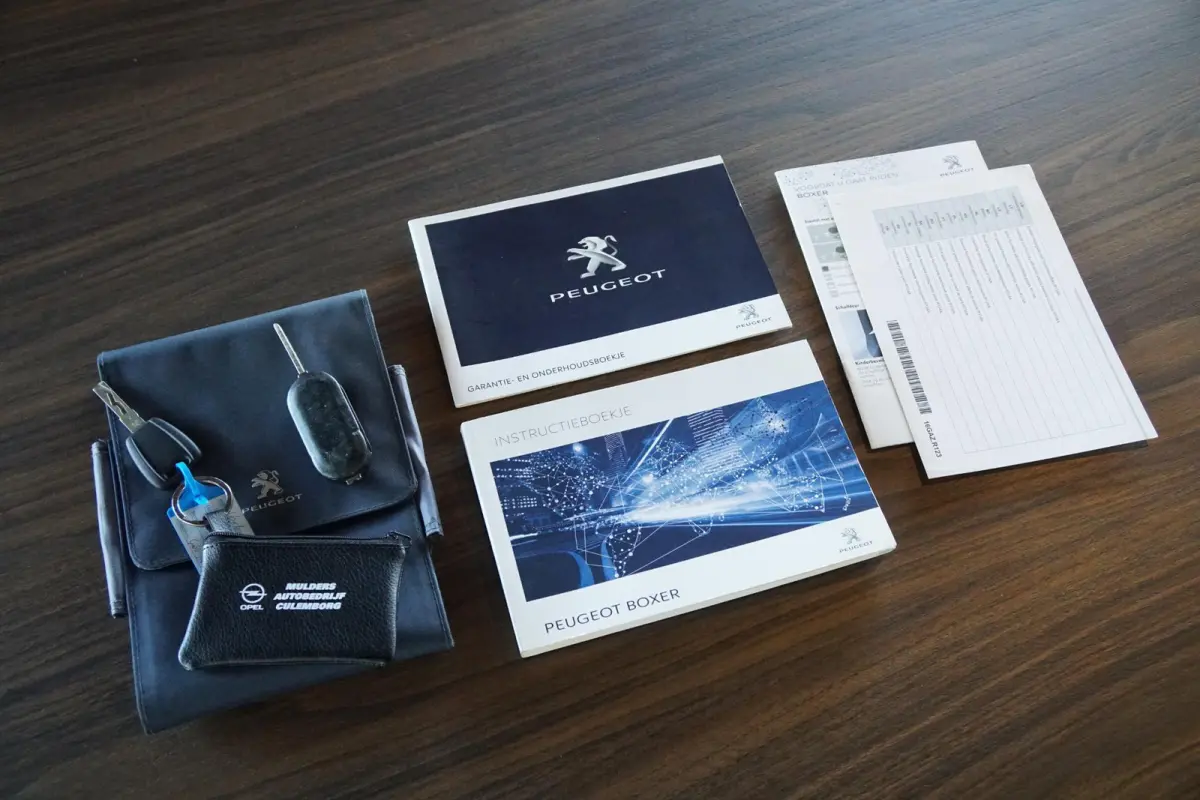 330 2.0 BlueHDI L1H1 Premium Pack + CAMERA / NAVIGATIE / IMPERIAAL / TREKHAAK