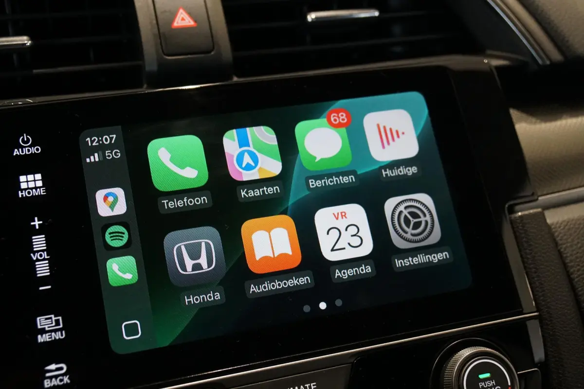 1.0 i-VTEC Elegance + APPLE CARPLAY / TREKHAAK