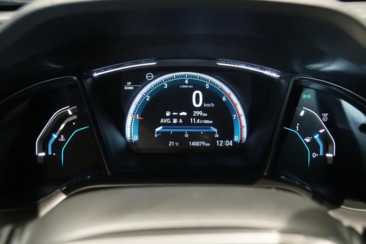 1.0 i-VTEC Elegance + APPLE CARPLAY / TREKHAAK