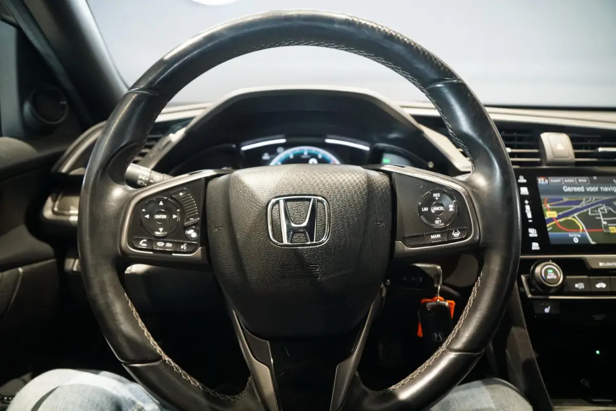 1.0 i-VTEC Elegance + APPLE CARPLAY / TREKHAAK