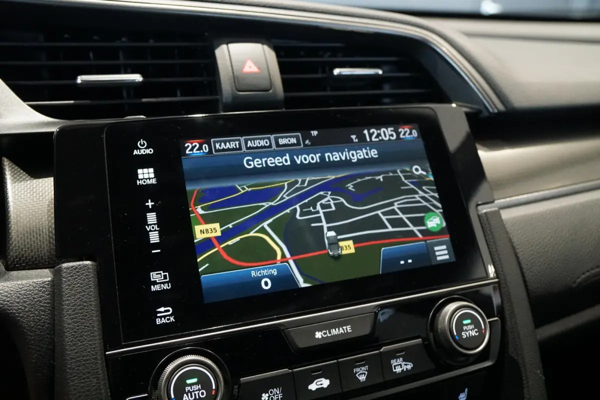 1.0 i-VTEC Elegance + APPLE CARPLAY / TREKHAAK
