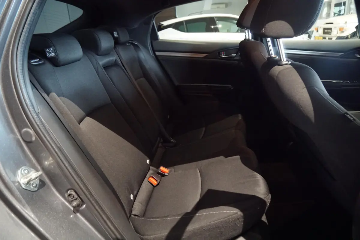 1.0 i-VTEC Elegance + APPLE CARPLAY / TREKHAAK