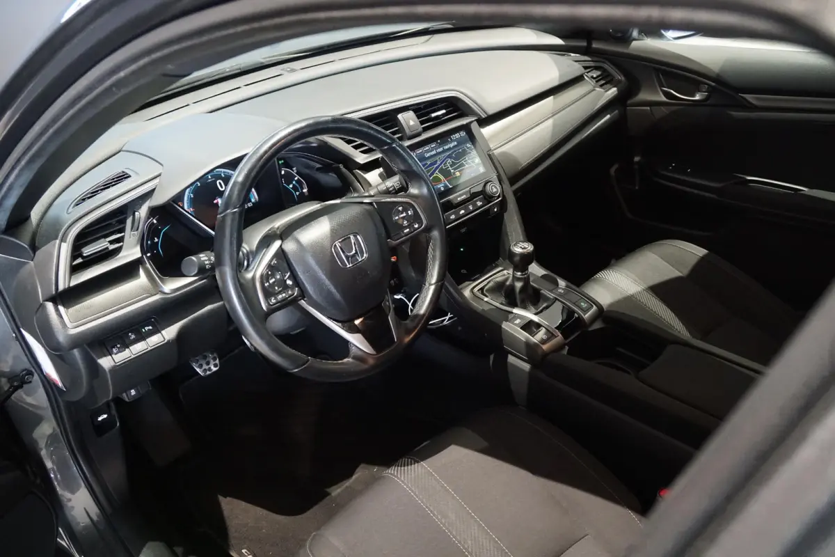 1.0 i-VTEC Elegance + APPLE CARPLAY / TREKHAAK