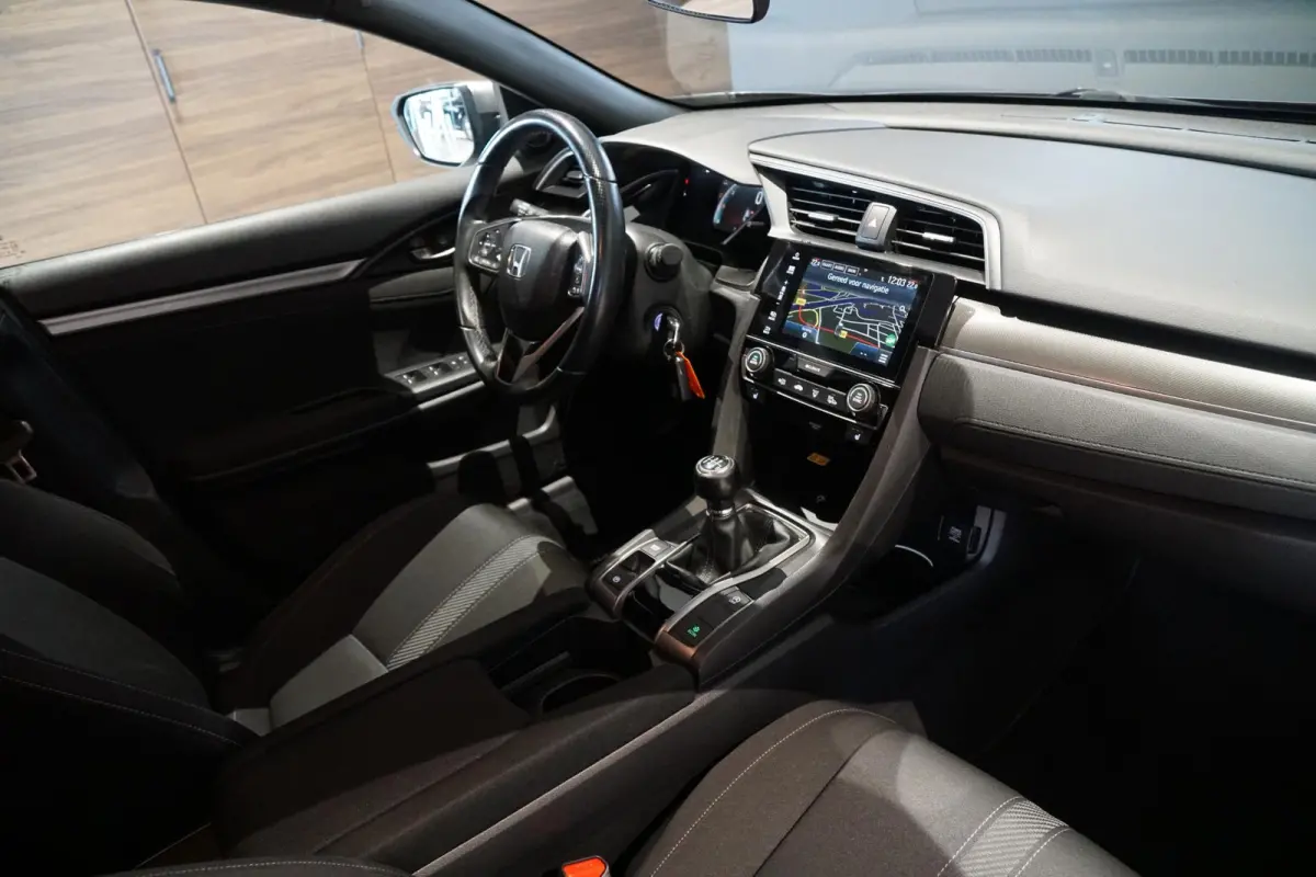 1.0 i-VTEC Elegance + APPLE CARPLAY / TREKHAAK