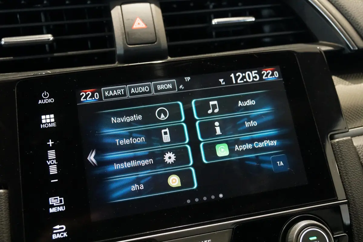 1.0 i-VTEC Elegance + APPLE CARPLAY / TREKHAAK