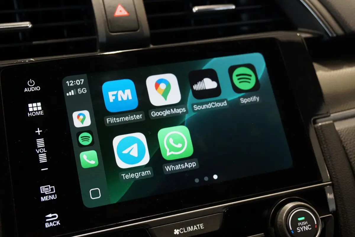 1.0 i-VTEC Elegance + APPLE CARPLAY / TREKHAAK