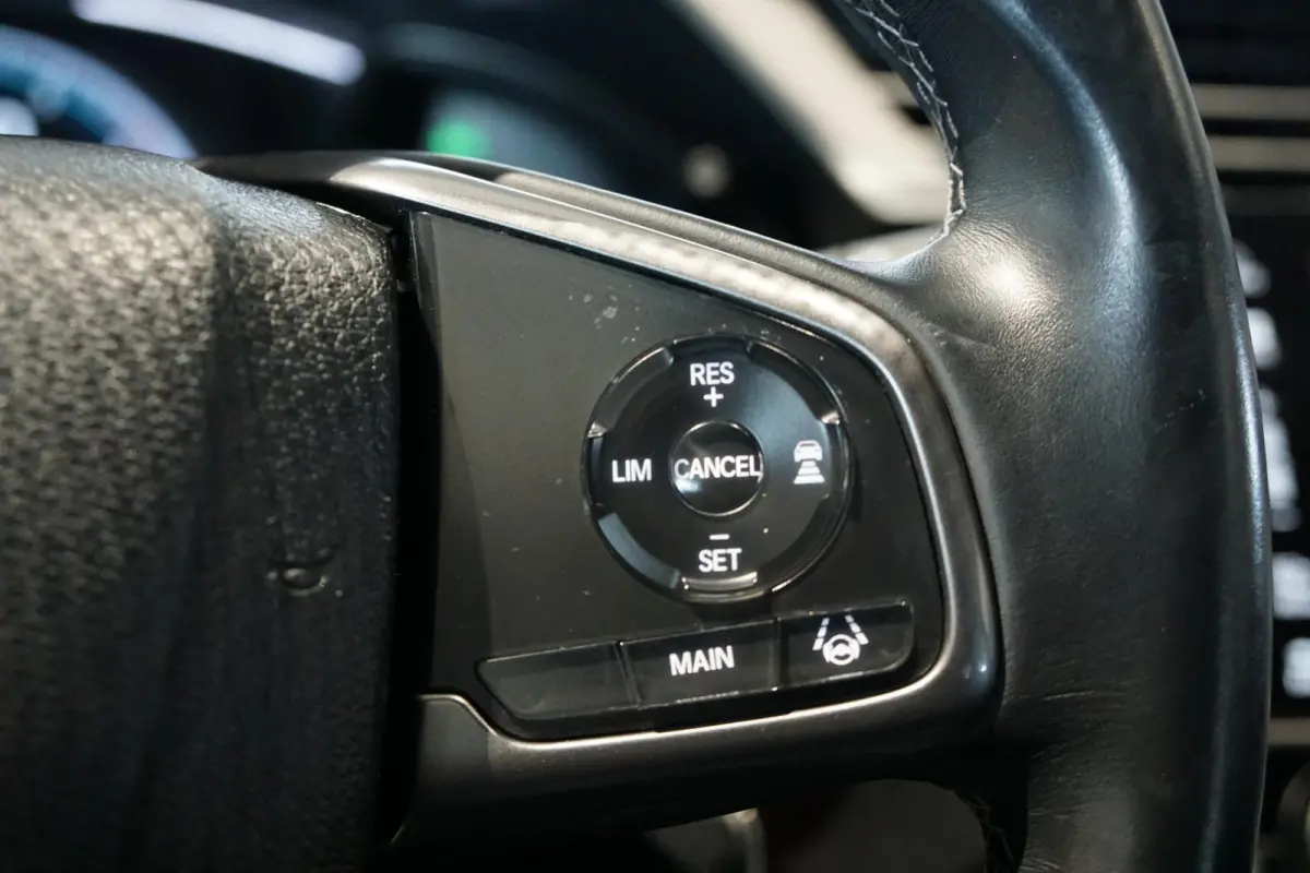 1.0 i-VTEC Elegance + APPLE CARPLAY / TREKHAAK