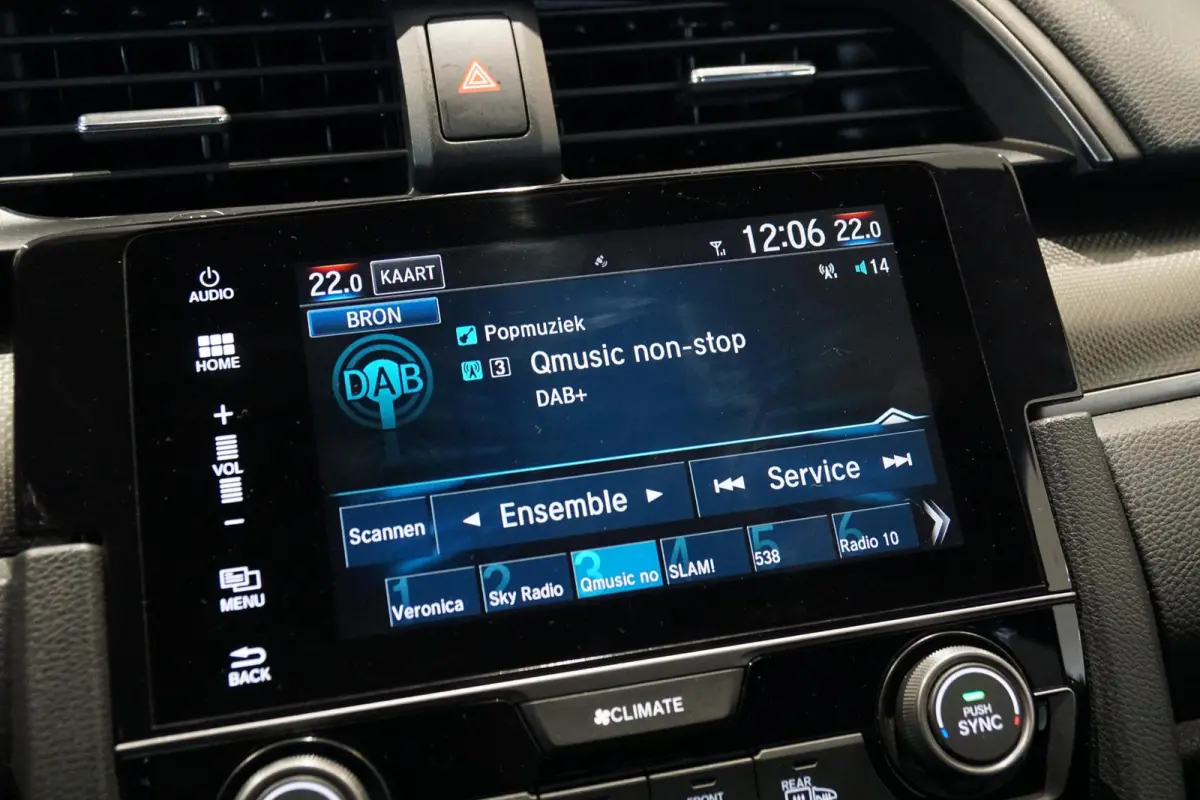 1.0 i-VTEC Elegance + APPLE CARPLAY / TREKHAAK