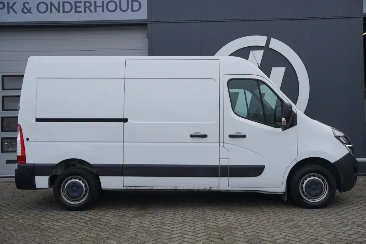 2.3 TURBO 150 PK L2H2 + 2500 KG TREKHAAK / CAMERA / CARPLAY / NAVIGATIE