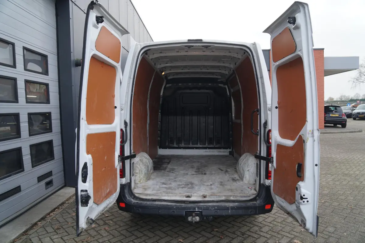 2.3 TURBO 150 PK L2H2 + 2500 KG TREKHAAK / CAMERA / CARPLAY / NAVIGATIE