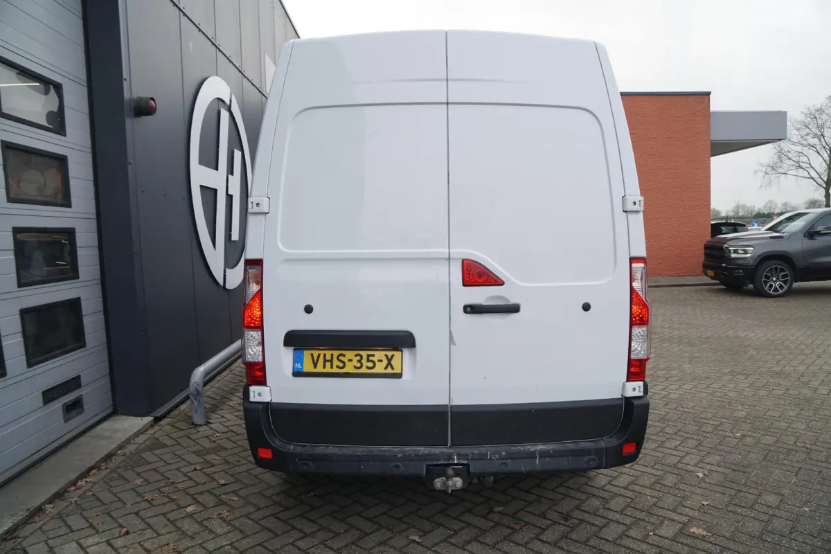 2.3 TURBO 150 PK L2H2 + 2500 KG TREKHAAK / CAMERA / CARPLAY / NAVIGATIE