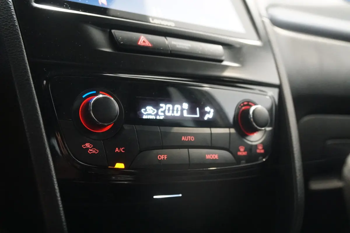 1.4 Boosterjet Select Smart Hybrid + STOELVERWARMING / CAMERA