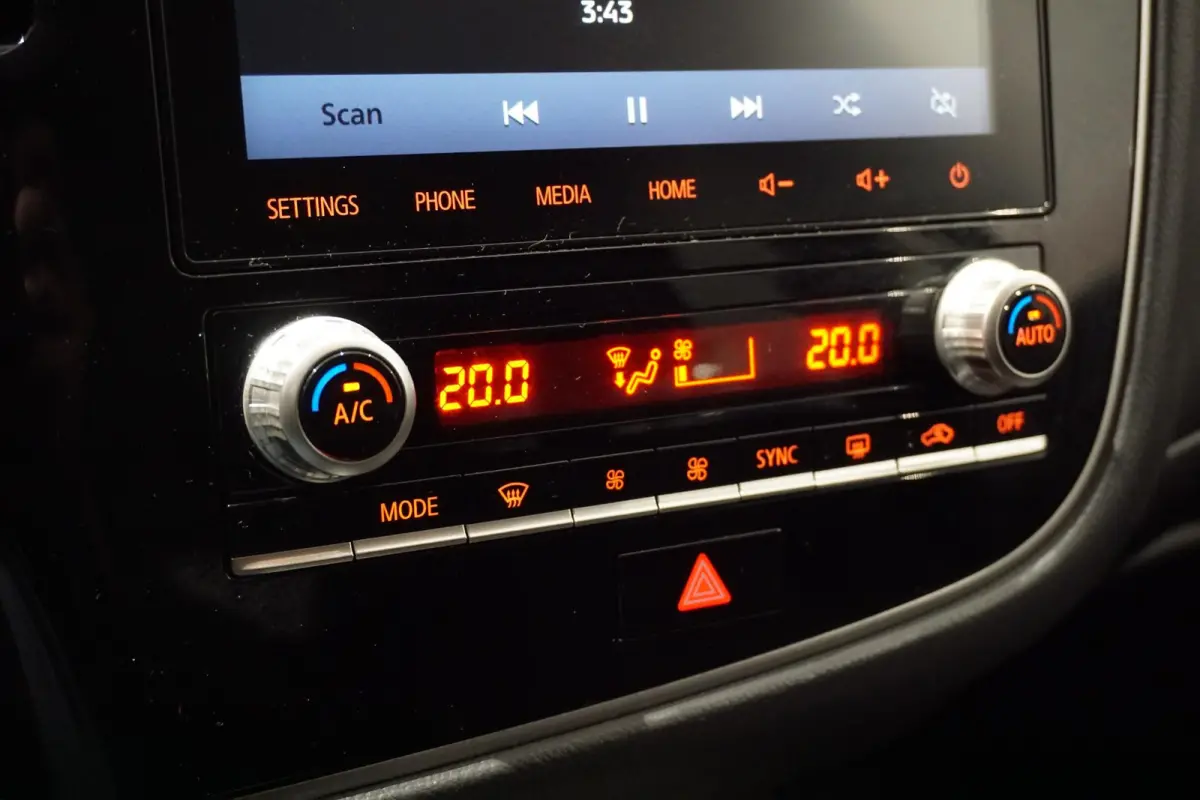 2.4 PHEV Pure + TREKHAAK / CARPLAY / CAMERA / STOELVERWARMING /