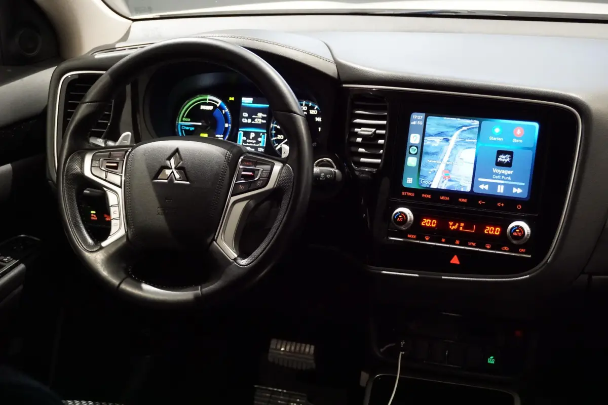 2.4 PHEV Pure + TREKHAAK / CARPLAY / CAMERA / STOELVERWARMING /
