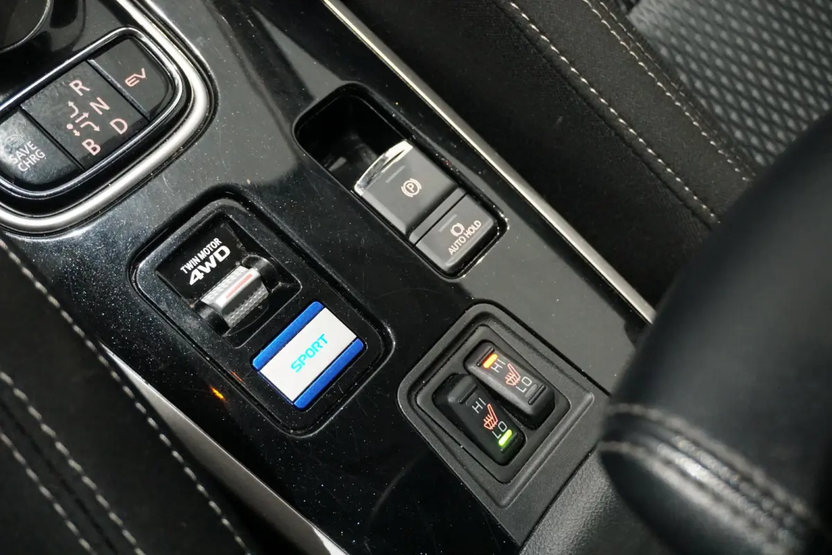 2.4 PHEV Pure + TREKHAAK / CARPLAY / CAMERA / STOELVERWARMING /