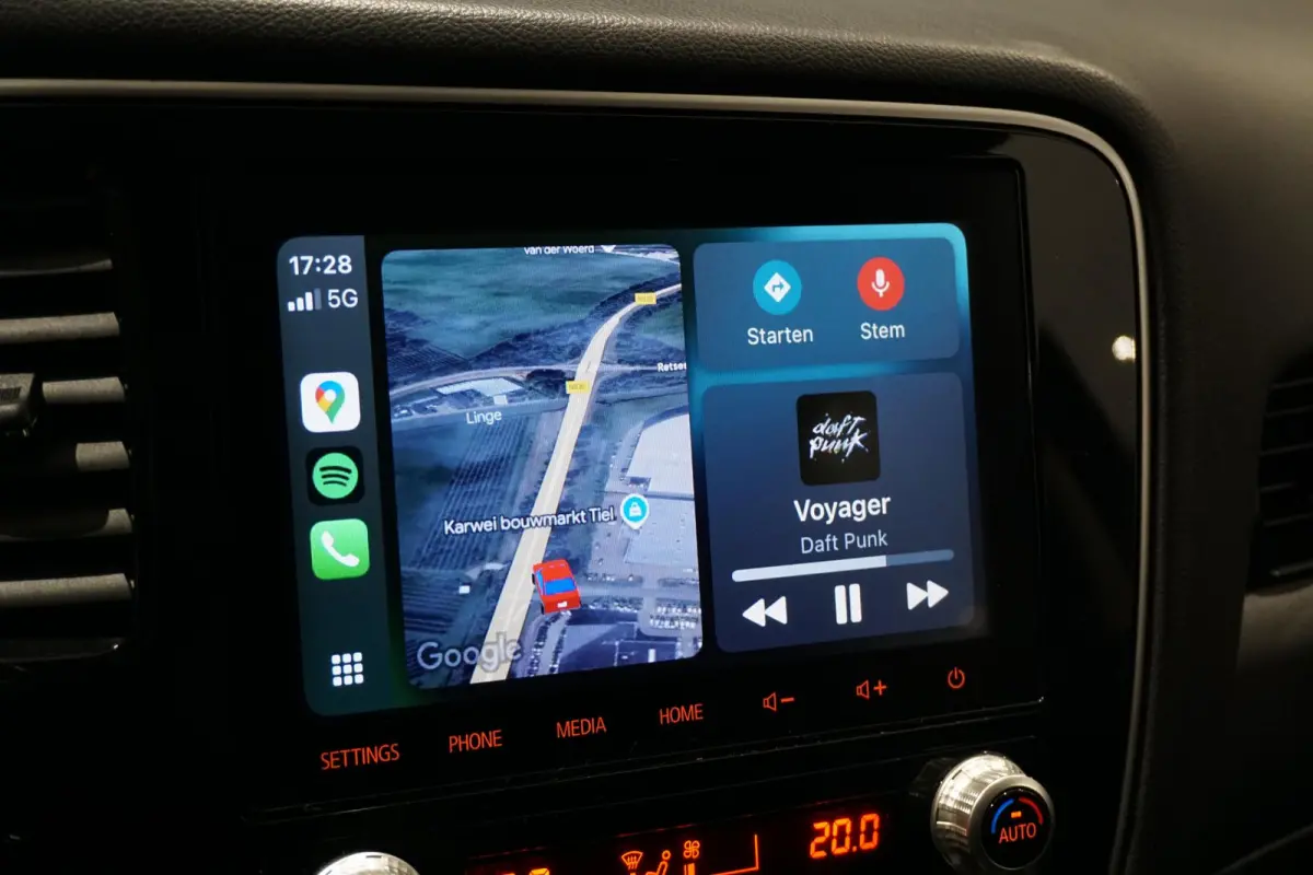 2.4 PHEV Pure + TREKHAAK / CARPLAY / CAMERA / STOELVERWARMING /
