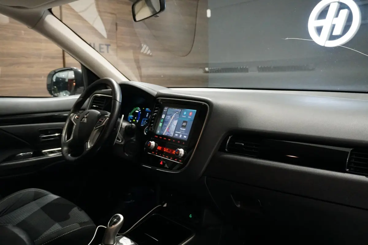 2.4 PHEV Pure + TREKHAAK / CARPLAY / CAMERA / STOELVERWARMING /