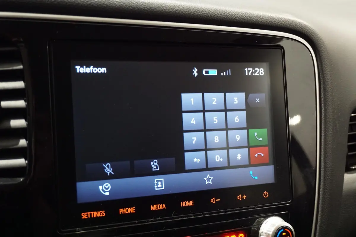 2.4 PHEV Pure + TREKHAAK / CARPLAY / CAMERA / STOELVERWARMING /