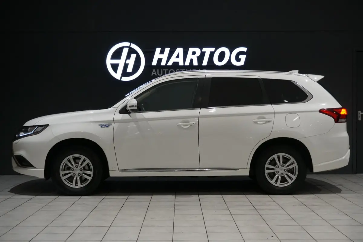 2.4 PHEV Pure + TREKHAAK / CARPLAY / CAMERA / STOELVERWARMING /