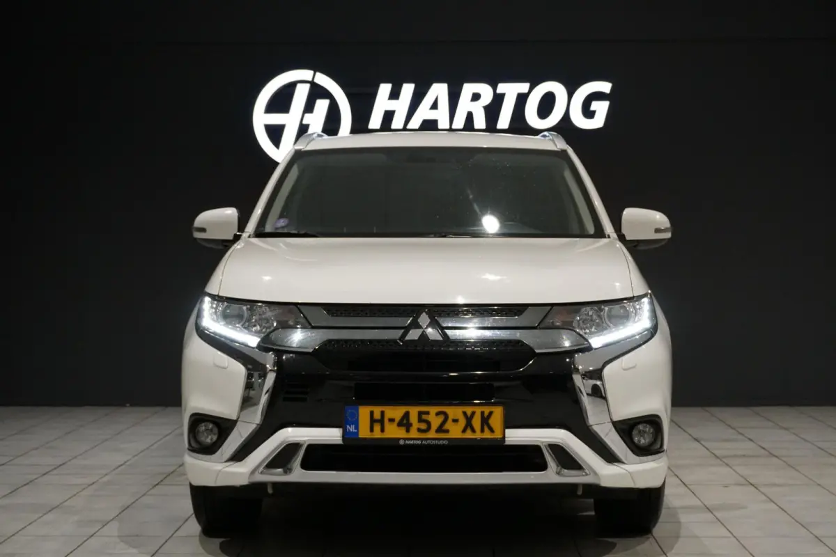 2.4 PHEV Pure + TREKHAAK / CARPLAY / CAMERA / STOELVERWARMING /