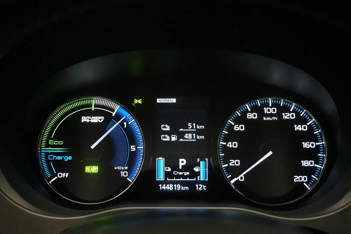 2.4 PHEV Pure + TREKHAAK / CARPLAY / CAMERA / STOELVERWARMING /