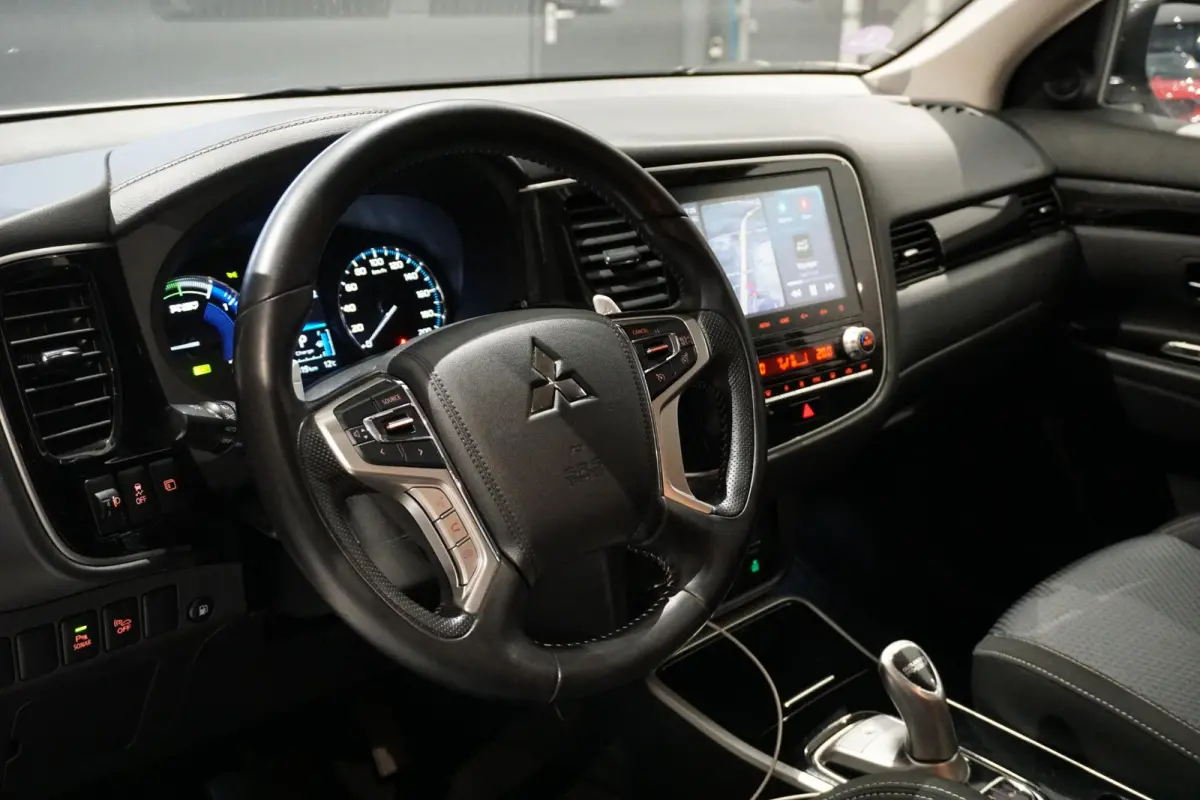 2.4 PHEV Pure + TREKHAAK / CARPLAY / CAMERA / STOELVERWARMING /